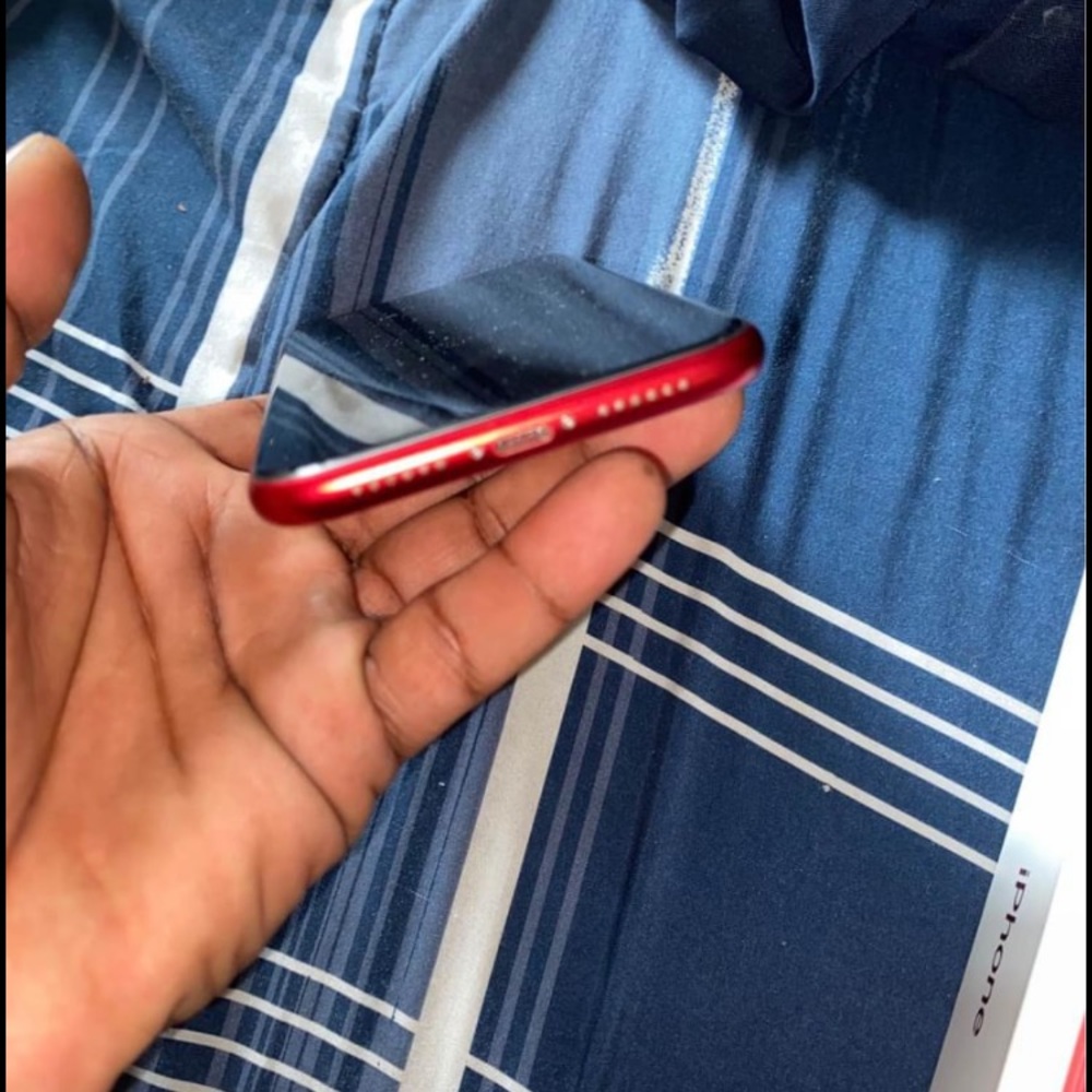 iPhone 11 - Picture 3 of 6